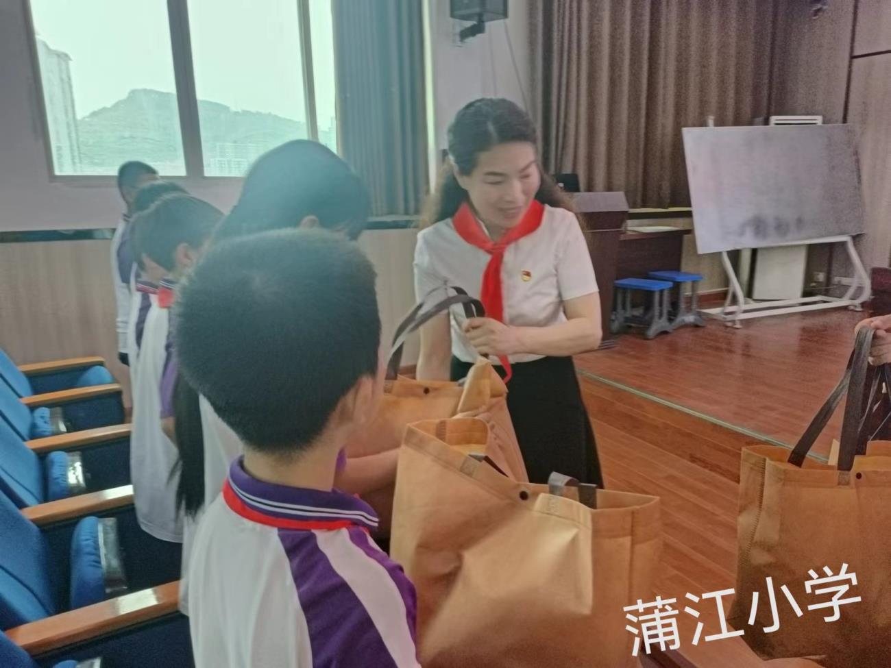 儿童节蒲江小学9.jpg