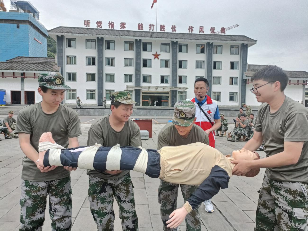 宣汉县红十字会对基干民兵开展应急救护培训
