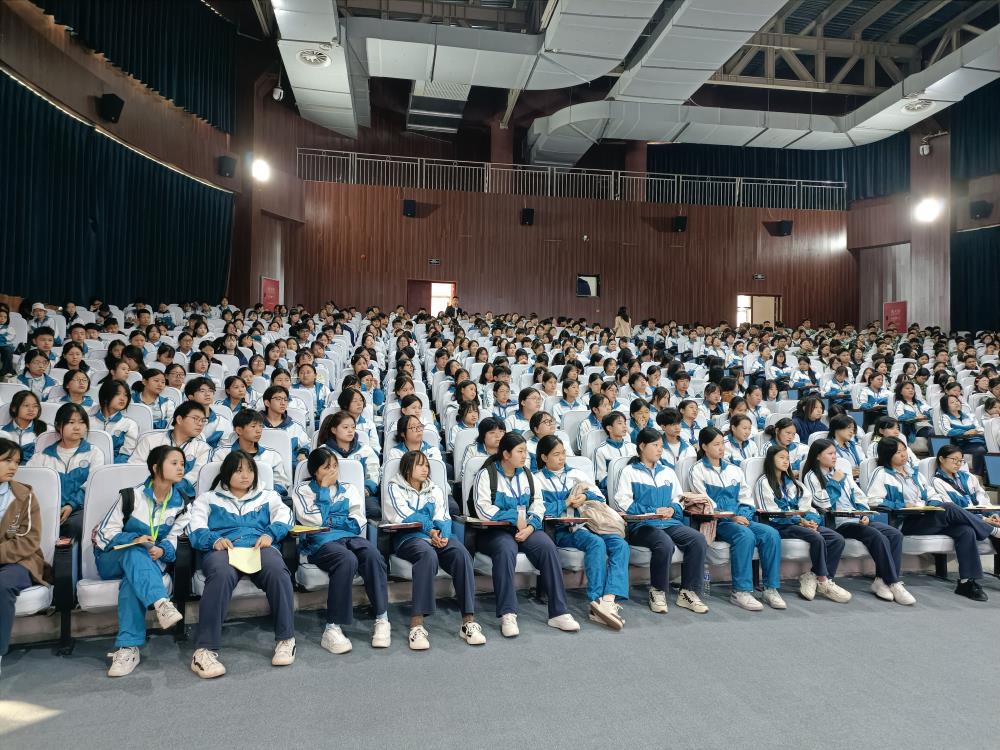 2410 职业中专学校开展救护培训4.jpg