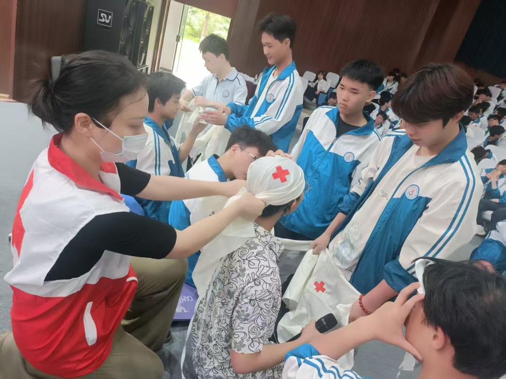 25.5 职中救护培训3.jpg