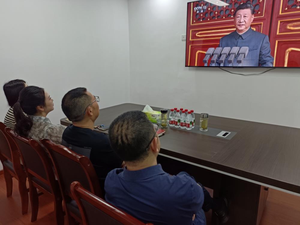 2025.09 观看阅兵1.jpg 2025.09 观看阅兵1.jpg